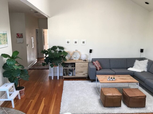 1106A Treat Ave, Unit A in San Francisco, CA - Building Photo - Building Photo