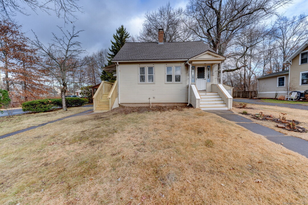 16 Hubbard Pl in Wethersfield, CT - Building Photo