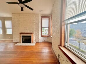 851 N Ashland Ave in Chicago, IL - Building Photo - Building Photo