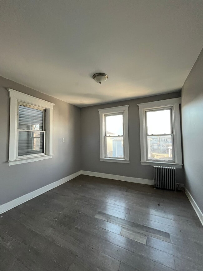 51 Wade St, Unit 2 in Jersey City, NJ - Foto de edificio - Building Photo