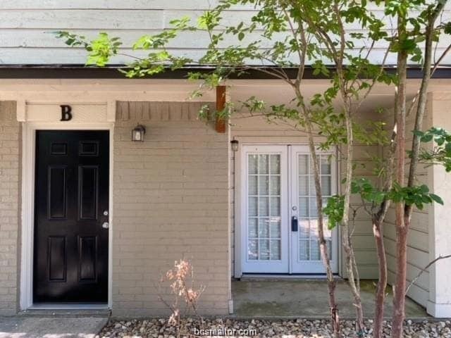 property at 1401 Airline Dr