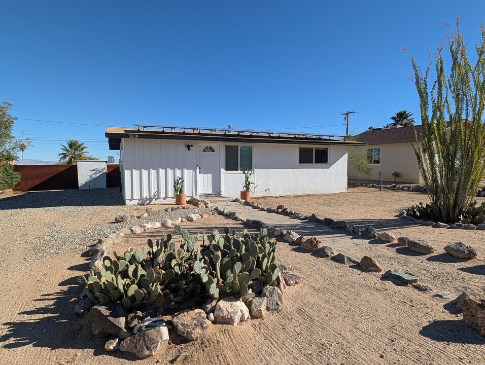 5535 Lupine Ave in Twentynine Palms, CA - Building Photo