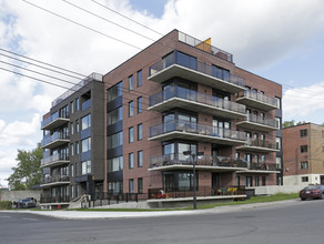 Lara Condos in Montréal, QC - Building Photo - Building Photo