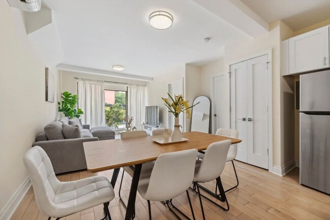 387 6th Ave in New York, NY - Building Photo - Building Photo