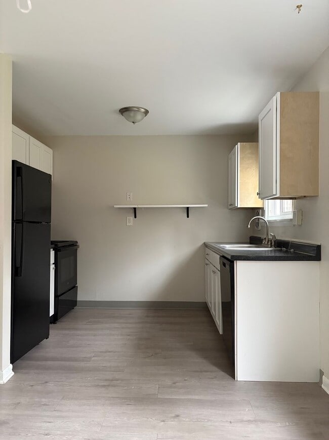 I 9 Nanni Dr in Winchester, CT - Building Photo - Building Photo