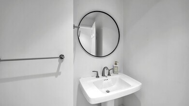 10724 Wilshire Blvd, Unit 809 in Los Angeles, CA - Building Photo - Building Photo