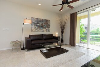 7864 Limestone Ln in Sarasota, FL - Building Photo - Building Photo