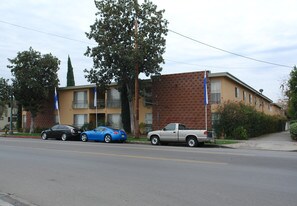 10736 Magnolia Blvd in North Hollywood, CA - Building Photo