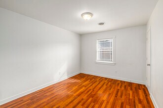 Commerce Street in Petersburg, VA - Foto de edificio - Interior Photo