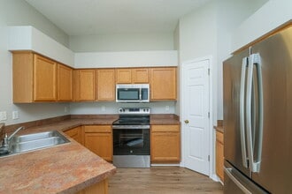 7608 Mt Laurel Dr in Zephyrhills, FL - Building Photo - Building Photo