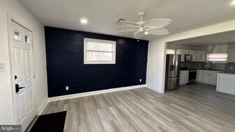 7631 Beach Dr in Pasadena, MD - Building Photo