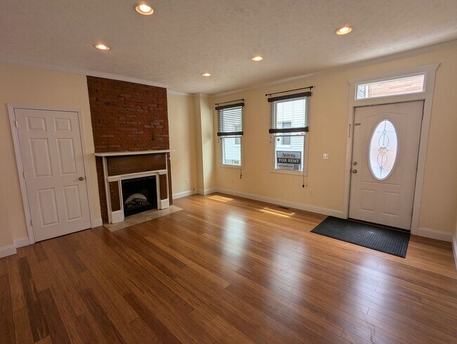 2013 Larkins Wy in Pittsburgh, PA - Building Photo - Building Photo