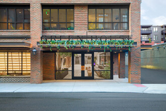 Green House Short North in Columbus, OH - Foto de edificio - Building Photo