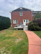 8 Livingston Ave in Babylon, NY - Building Photo - Building Photo