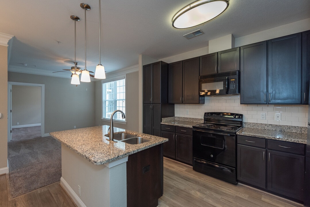 Red Knot at Edinburgh in Chesapeake, VA - Building Photo