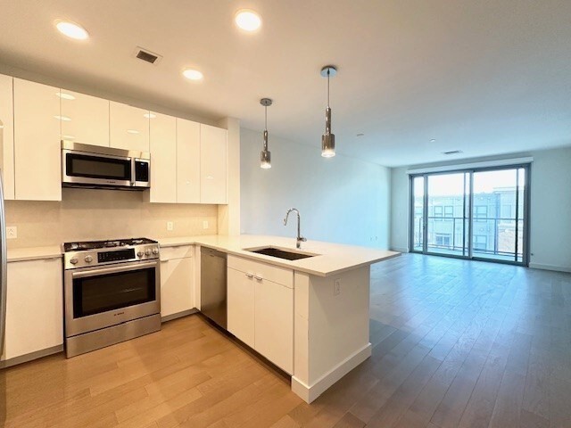 45 Lewis St, Unit 504 in Boston, MA - Building Photo