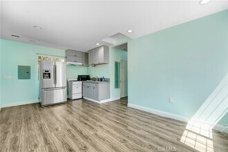 20751 Parthenia St in Los Angeles, CA - Building Photo - Building Photo