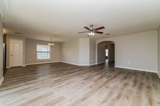 745 Chatham Walk in Ruskin, FL - Building Photo - Building Photo