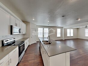 6084 W Copper Hawk Dr in South Jordan, UT - Building Photo - Building Photo