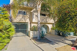 12311 Pacific Ave in Los Angeles, CA - Foto de edificio - Building Photo