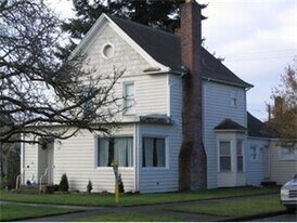 931 E St in Centralia, WA - Building Photo