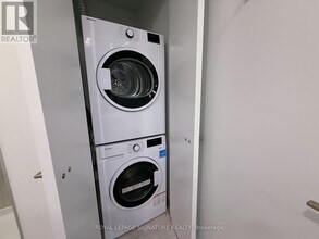 1 Fairview Rd E in Mississauga, ON - Building Photo - Building Photo