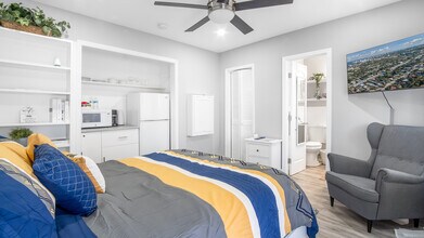 1400 NE 14th St, Unit 1402 B in Fort Lauderdale, FL - Building Photo - Building Photo