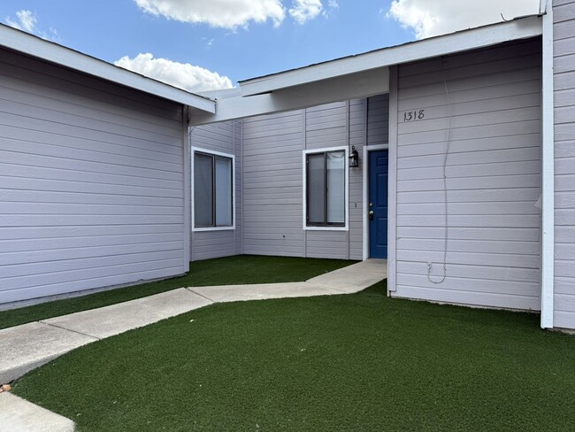1310 Loughborough Dr in Merced, CA - Building Photo - Building Photo