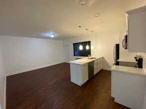 3201 Aviation Avenue in Coconut Grove, FL - Foto de edificio - Interior Photo