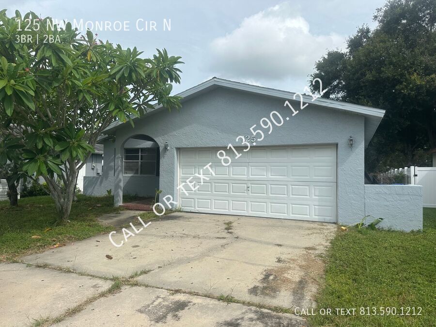 125 NW Monroe Cir N in St. Petersburg, FL - Building Photo