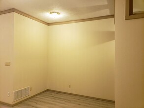 422 W Hickory St, Unit #422 in Carbondale, IL - Foto de edificio - Building Photo