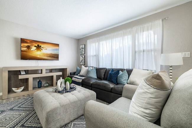 2454 Whitman St in Clearwater, FL - Building Photo - Building Photo