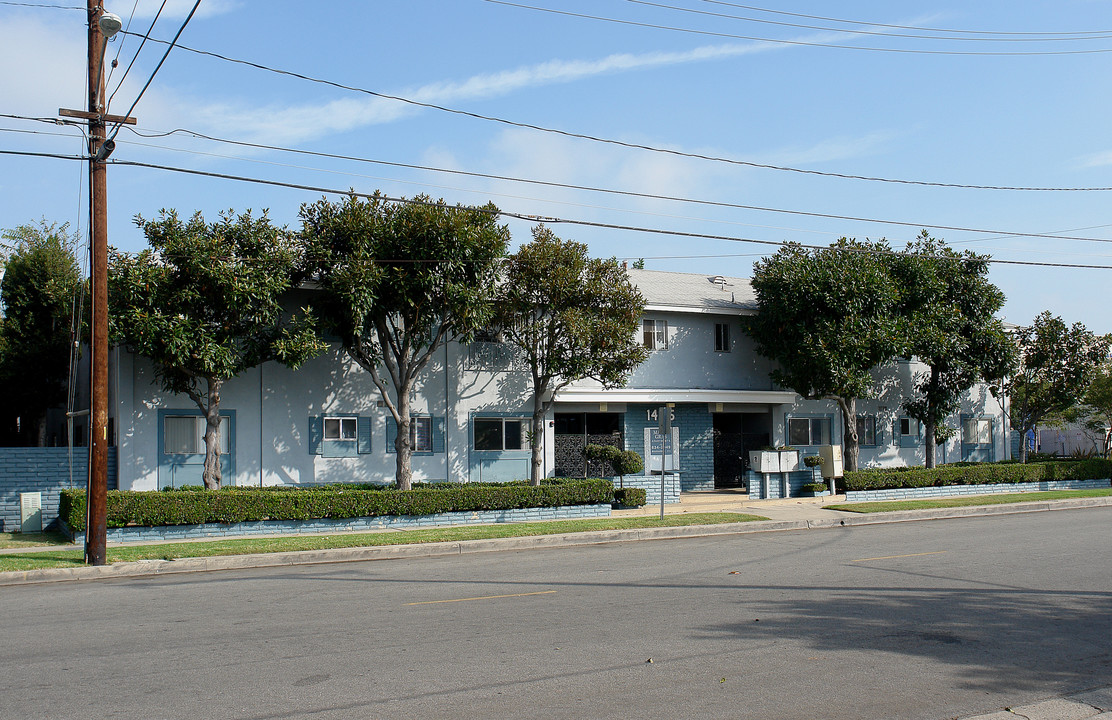 Mardi Gras Apartments in Orange, CA - Building Photo