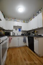 54 Egmont St, Unit 1 in Brookline, MA - Foto de edificio - Building Photo