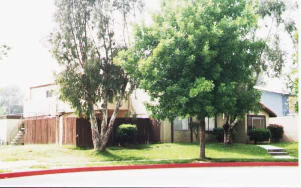 1094 N Clifford Ave in Rialto, CA - Building Photo