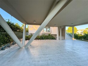 1065 NE Little River Dr in Miami, FL - Building Photo - Building Photo