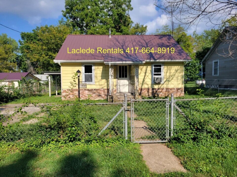 474 Center in Lebanon, MO - Building Photo
