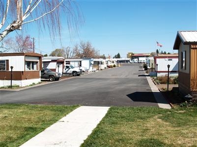 Four Wheel Mobile Home Park in Redmond, OR - Building Photo - Building Photo