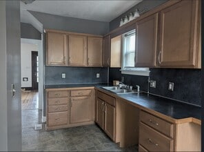 1845 Jermain Dr in Toledo, OH - Building Photo - Building Photo