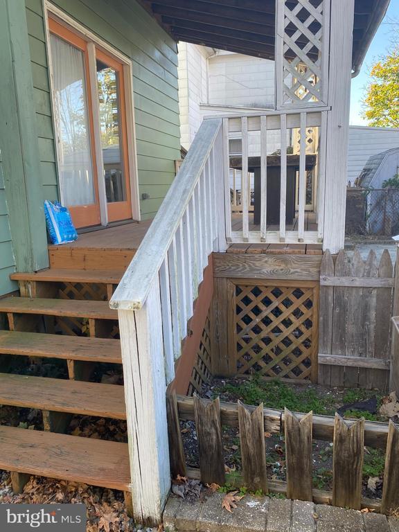 property at 204 W Main St