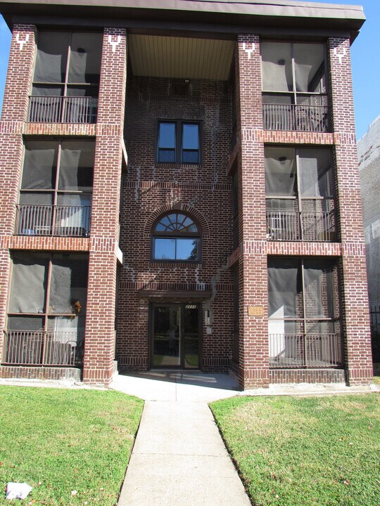 2111 Park Ave in Baltimore, MD - Building Photo