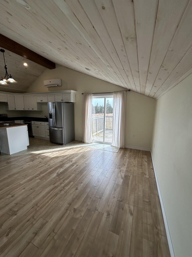 1029 Main Shore Rd in Yarmouth, NS - Building Photo - Building Photo