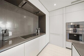 300 Biscayne Blvd Way, Unit 3005W in Miami, FL - Building Photo - Building Photo