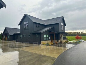 1570 Farmview Ter in Lynden, WA - Building Photo - Building Photo
