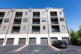 609 Lakeview Ct in King of Prussia, PA - Building Photo - Building Photo