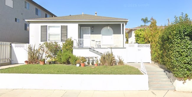 property at 817-817 S Meyler St