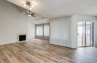 12400 Overbrook Ln, Unit 36D in Houston, TX - Building Photo - Building Photo