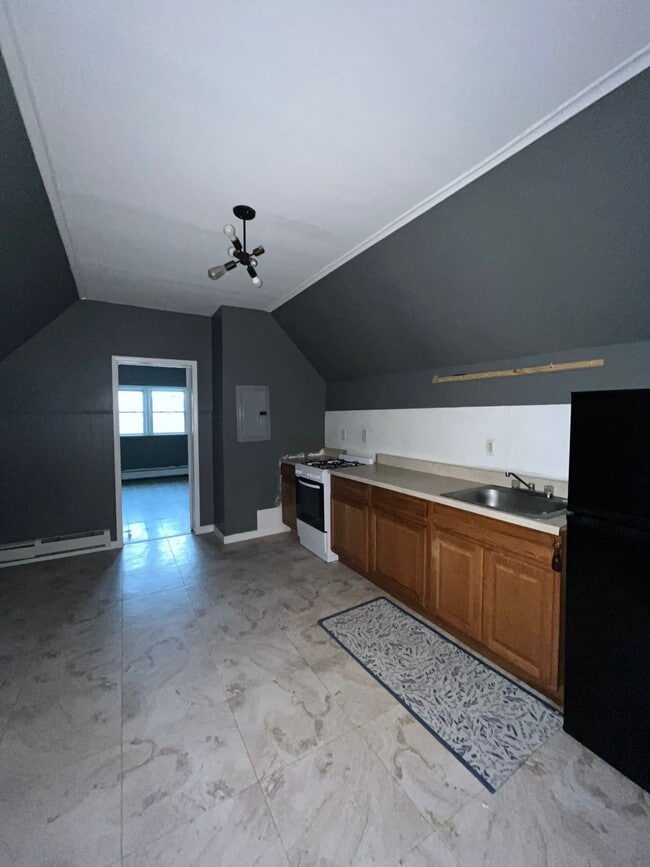 176 Garfield Ave, Unit 3