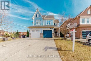 6941 Haines Artist Way in Mississauga, ON - Building Photo