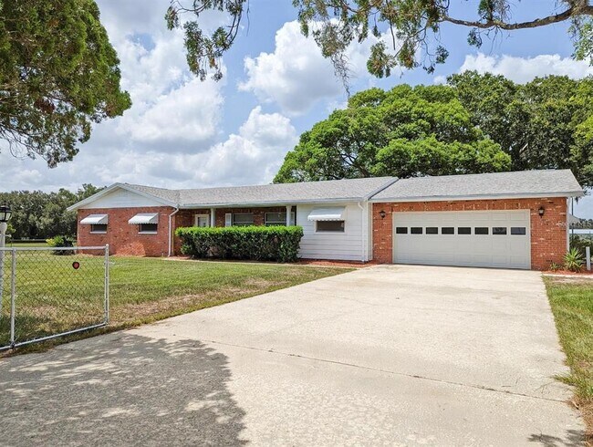 18110 Dorman Rd in Fish Hawk, FL - Building Photo - Building Photo